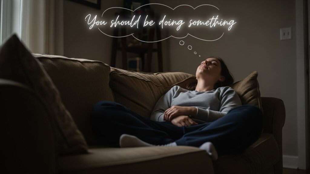 آرام کرنے پر جرم کیوں محسوس ہوتا ہے — حالانکہ آپ تھکے ہوئے ہیں؟