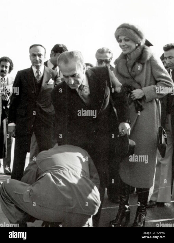 The Shah Leaves Iranshah-and-shahbanu-leaving-iran-mehrabad-international-airport-16-january-1979-3-:On 16 January 1979